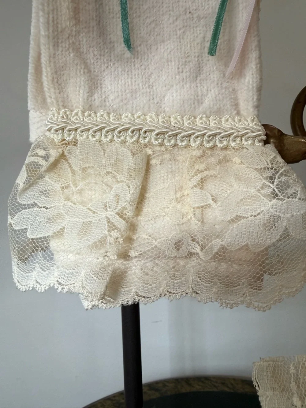 🌸 Hand Crafted Cream Lace Hand Towel and Toilet Paper Holder 🌸